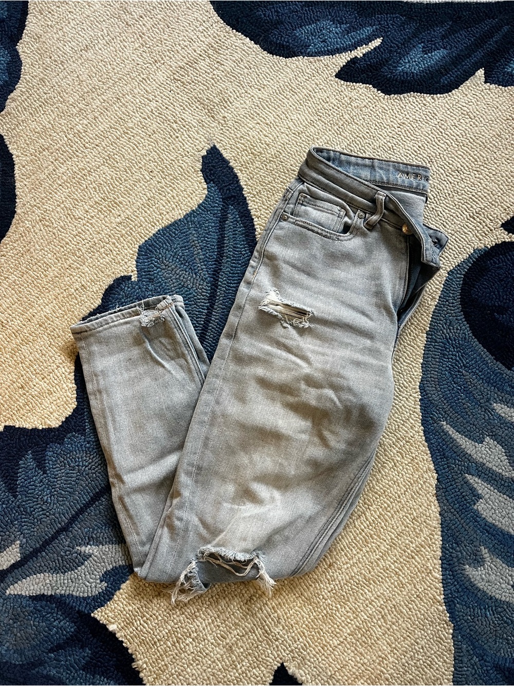 American Eagle Outfitters Women's Light Gray High-Rise Distressed Jeans